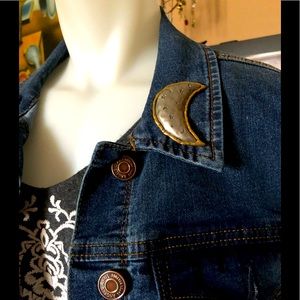Vintage 80s moon brooch by artist JJ Jonett 💛